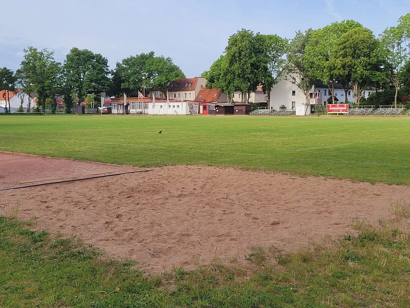 Pausenhof und Sportplatz (1)
